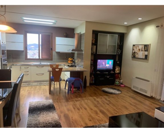 Tirane, shitet apartament 2+1+Ballkon Kati 8, 110 m² 180.000 € (ISH TREGU ELEKTRIK)