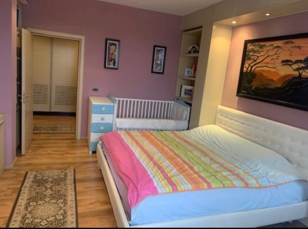 Tirane, shitet apartament 2+1+Ballkon Kati 8, 110 m² 180.000 € (ISH TREGU ELEKTRIK)