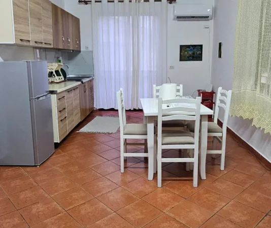 Tirane, jepet me qera apartament 1+1+Aneks Kati 3, 70 m² 500 € (qender)