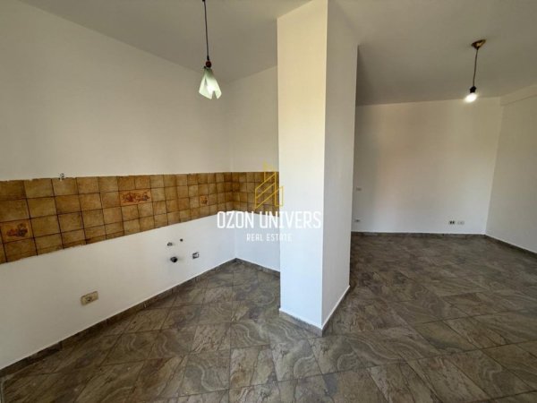 Tirane, shitet garsonier 1+1 Kati 3, 45 m² 110.000 € (Pazari i Ri)
