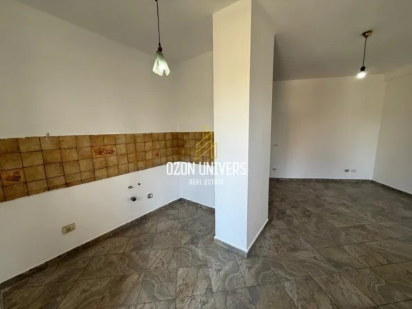 Tirane, shitet garsonier 1+1 Kati 3, 45 m² 110.000 € (Pazari i Ri)