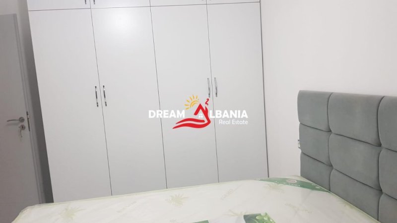 Tirane, jepet me qera apartament 1+1 Kati 3, 60 m² 650 € (Komuna e Parisit, prane Kika 2)
