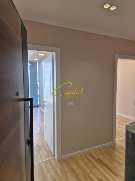 Tirane, jepet me qera apartament 2+1 Kati 2, 130 m² 2.200 € (LIQENI ARTIFICIAL)