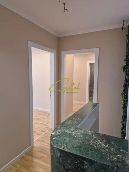 Tirane, jepet me qera apartament 2+1 Kati 2, 130 m² 2.200 € (LIQENI ARTIFICIAL)