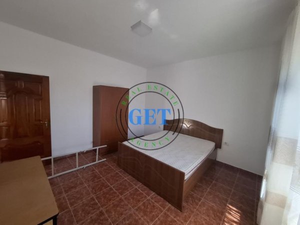 Durres, jepet me qera Kati i Tretë i një Shtëpie Private  250 € (Spitalle)