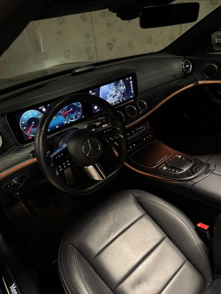 Tirane, shes makine Mercedes Nafte, gri e erret automatik Klima 14.900 km 33.000 €