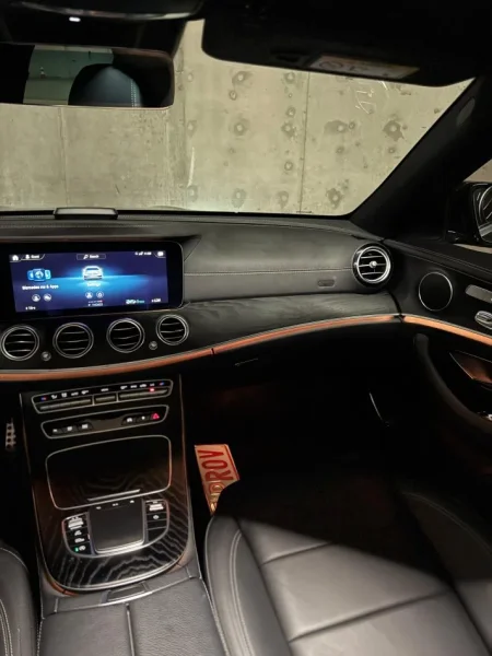 Tirane, shes makine Mercedes Nafte, gri e erret automatik Klima 14.900 km 33.000 €