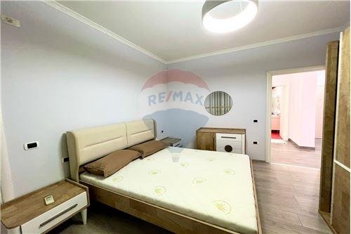 Apartament 3+1+2 qira tek K. Zoologjik. ID: 530291018-900