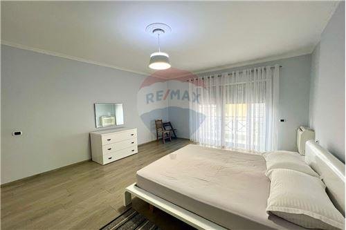 Apartament 3+1+2 qira tek K. Zoologjik. ID: 530291018-900