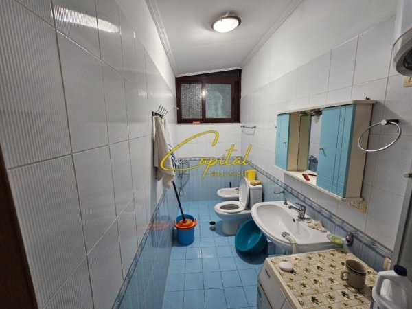 Tirane, jepet me qera apartament 2+1 Kati 3, 105 m² 550 € (TREGU ELEKTRIK)