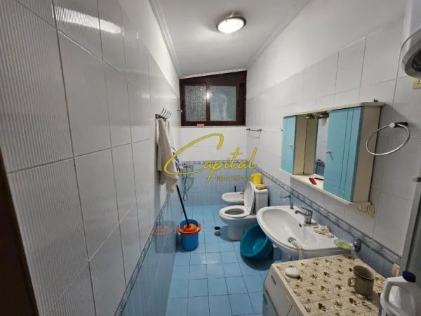 Tirane, jepet me qera apartament 2+1 Kati 3, 105 m² 550 € (TREGU ELEKTRIK)