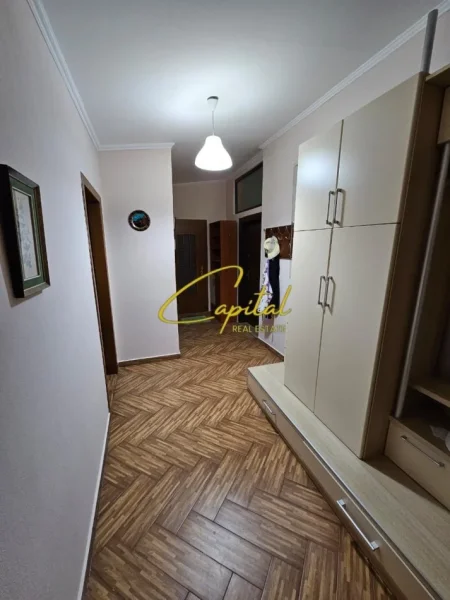 Tirane, jepet me qera apartament 2+1 Kati 3, 105 m² 550 € (TREGU ELEKTRIK)