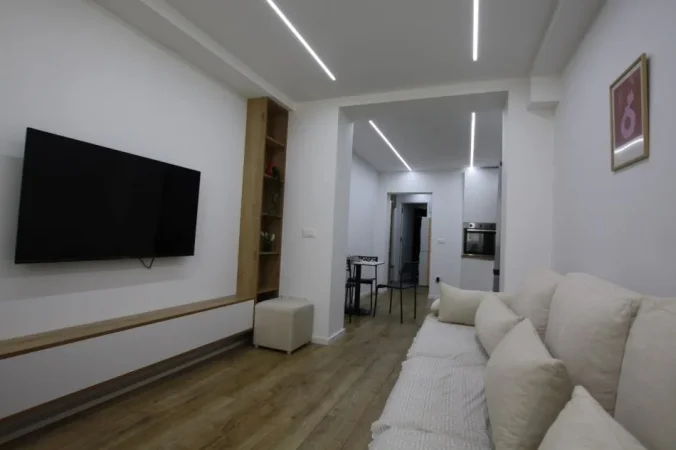 Tirane, jepet me qera apartament 1+1 Kati 1, 60 m² 650 € (Rruga Muhamet Gjollesha)