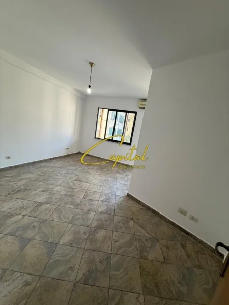 Tirane, shitet apartament 1+1 Kati 3, 45 m² 110.000 € (PAZARI I RI)