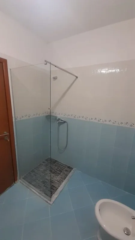 Tirane, jepet me qera apartament 1+1 Kati 4, 62 m² 600 € (zef Jubani)