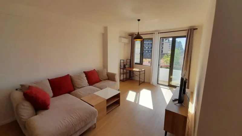 Tirane, jepet me qera apartament 1+1 Kati 4, 62 m² 600 € (zef Jubani)