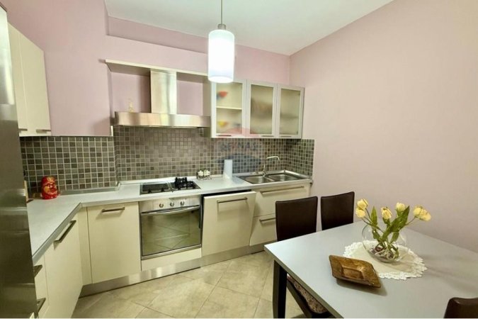 Tirane, jepet me qera apartament 2+1 Kati 3, 105 m² 900 € (Rruga Sami Frashëri, ID: 530291018-894)