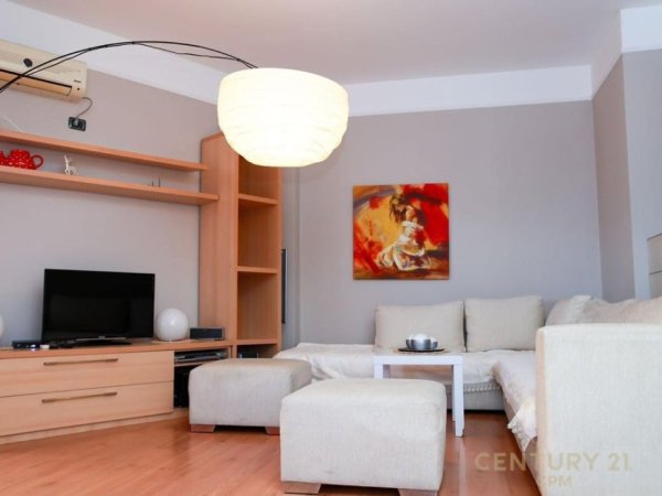 Tirane, jepet me qera apartament 1+1 Kati 7, 650 m² 650 € (Afer Sheshit Skenderbej)