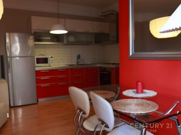 Tirane, jepet me qera apartament 1+1 Kati 7, 650 m² 650 € (Afer Sheshit Skenderbej)