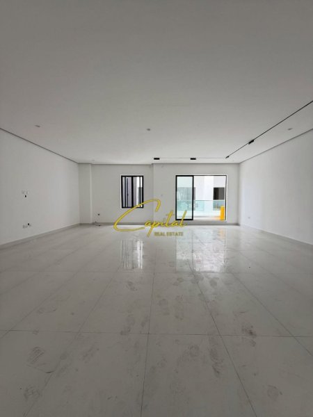 Tirane, jepet me qera dyqan Kati 0, 65 m² 2.000 € (RRUGA E KAVAJES)