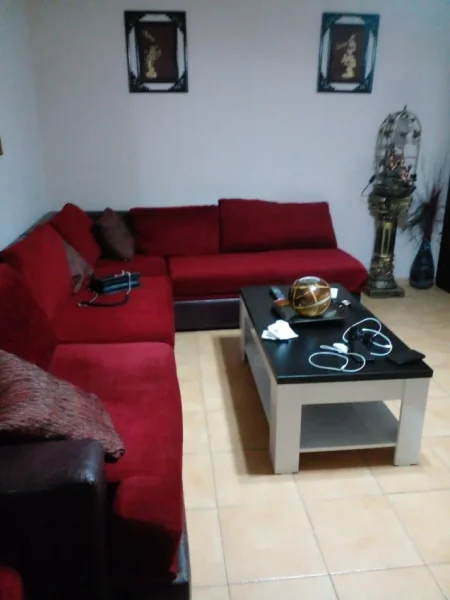Tirane, jepet me qera apartament 2+1+Ballkon Kati 1, 80 m² 410 € (rruga idriz dollaku)