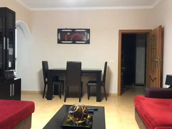 Tirane, jepet me qera apartament 2+1+Ballkon Kati 1, 80 m² 410 € (rruga idriz dollaku)