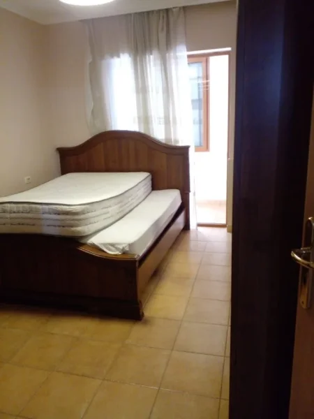 Tirane, jepet me qera apartament 2+1+Ballkon Kati 1, 80 m² 410 € (rruga idriz dollaku)