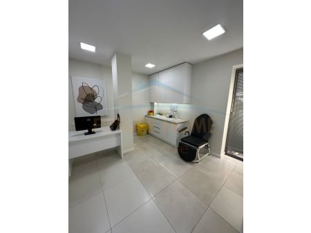 Tirane, shitet ambjent biznesi Kati 0, 183 m² 450.000 € (Ali Demi)