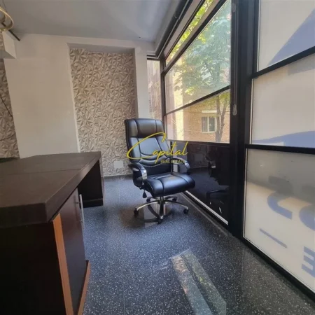 Tirane, jepet me qera zyre Kati 1, 90 m² 600 € (RRUGA MINE PEZA)