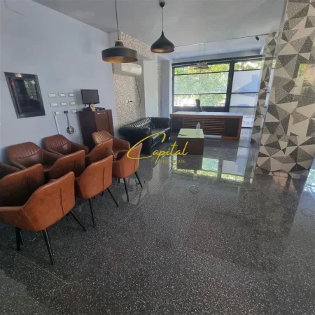 Tirane, jepet me qera zyre Kati 1, 90 m² 600 € (RRUGA MINE PEZA)