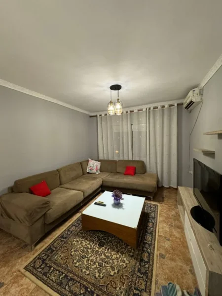 Tirane, jepet me qera apartament 2+1+Ballkon Kati 4, 80 m² 500 € (irfan tomini)