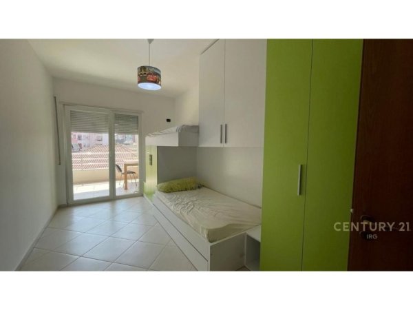 Tirane, jepet me qera apartament 2+1 Kati 3, 104 m² 450 € (Fresku)