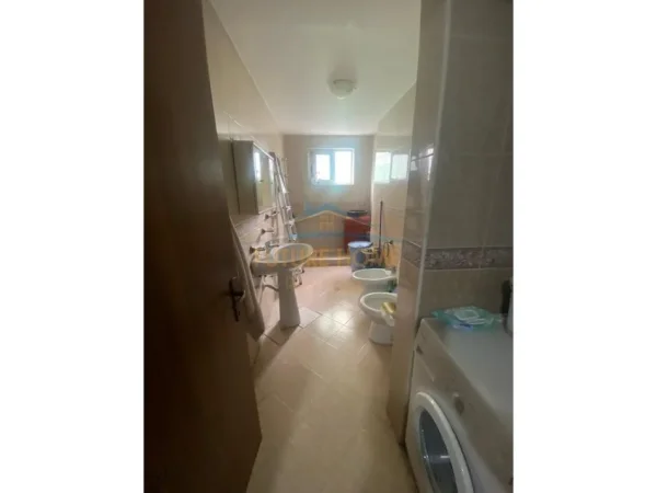 Tirane, shitet apartament 1+1 Kati 5, 75 m² 155.000 € (Komuna e Parisit)