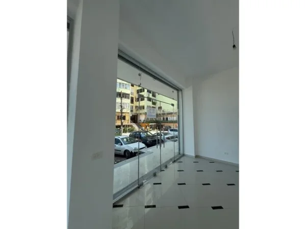 Durres, jepet me qera apartament 1+1+Ballkon Kati 1, 53 m² 400 € (plazh hekuerudha)