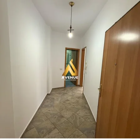 Tirane, shitet garsonier 1+1 Kati 3, 45 m² 110.000 € (pazari i ri)