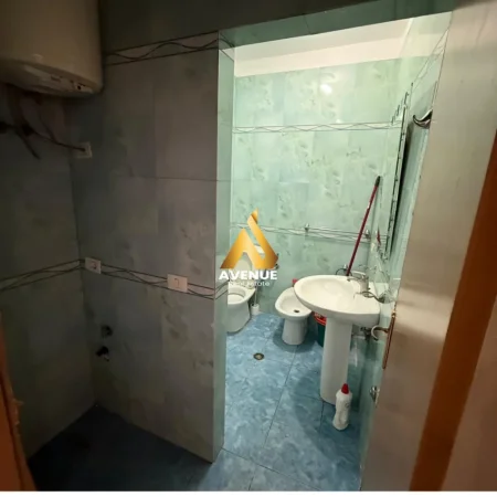 Tirane, shitet garsonier 1+1 Kati 3, 45 m² 110.000 € (pazari i ri)