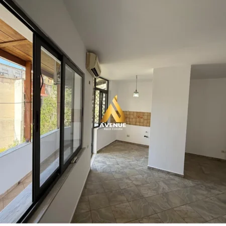 Tirane, shitet garsonier 1+1 Kati 3, 45 m² 110.000 € (pazari i ri)