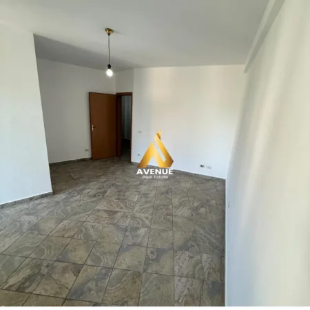 Tirane, shitet garsonier 1+1 Kati 3, 45 m² 110.000 € (pazari i ri)