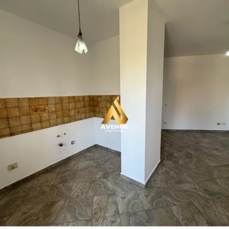 Tirane, shitet garsonier 1+1 Kati 3, 45 m² 110.000 € (pazari i ri)