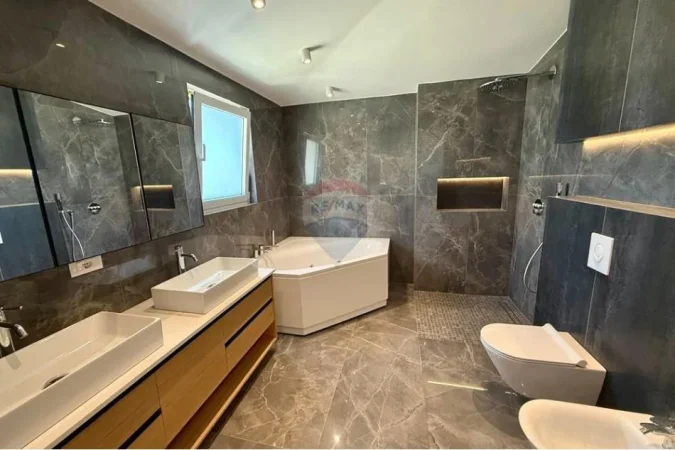 Tirane, shitet Penthouse Kati 5, 276 m² 650.000 € ID: 530291018-833