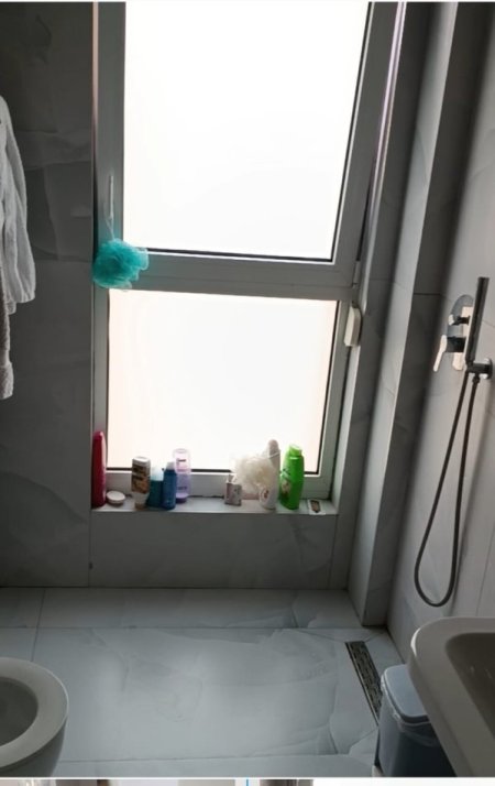 Tirane, jepet me qera apartament 1+1+Ballkon Kati 3, 60 m² 400 € (Ali Demi- Rezidenca Kadiu)