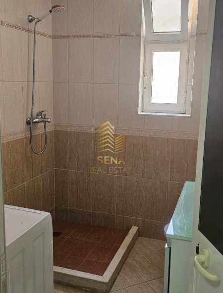 Tirane, jepet me qera apartament 1+1+Ballkon Kati 2, 60 m² 550 € (Rruga e Barrikadave)