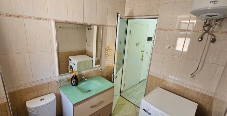 Tirane, jepet me qera apartament 1+1+Ballkon Kati 2, 60 m² 550 € (Rruga e Barrikadave)