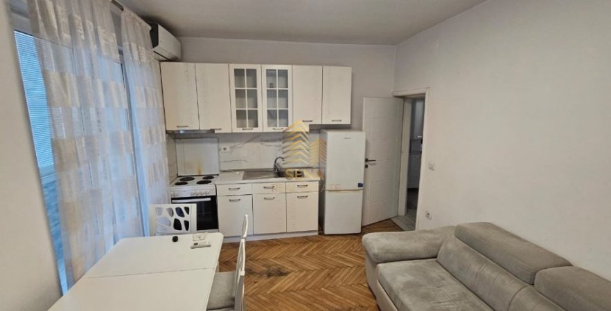 Tirane, jepet me qera apartament 1+1+Ballkon Kati 2, 60 m² 550 € (Rruga e Barrikadave)