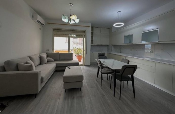 Tirane, jepet me qera apartament 2+1 Kati 4, 90 m² 700 € (Rruga peti)