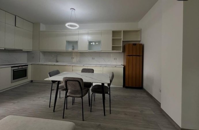Tirane, jepet me qera apartament 2+1 Kati 4, 90 m² 700 € (Rruga peti)