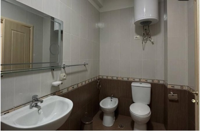 Tirane, jepet me qera apartament 2+1 Kati 4, 90 m² 700 € (Rruga peti)