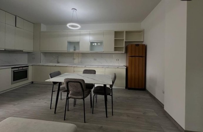 Tirane, jepet me qera apartament 2+1 Kati 4, 90 m² 700 € (Rruga peti)