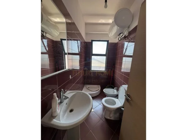 0683487469 Tirane, shitet apartament 2+1 Kati 8, 128 m² 135.000 € (Prane Hotel Marinaj)