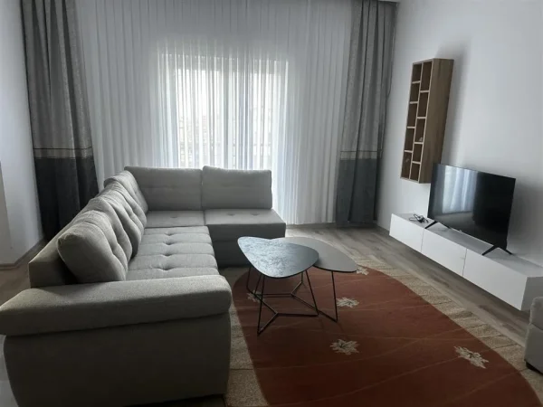 Tirane, jepet me qera apartament 3+1+Ballkon Kati 2, 120 m² 650 € (SELITE)